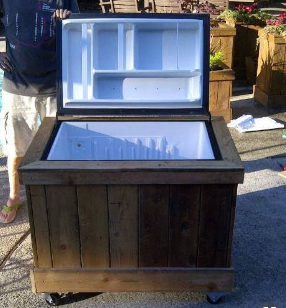 Из старого холодильника