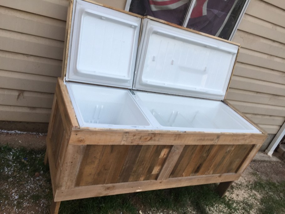 Ларь из старого холодильника