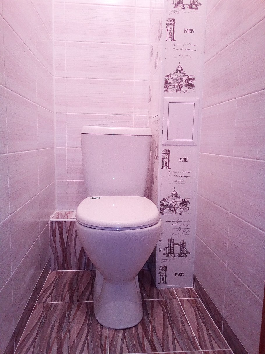 Отделка маленького туалета пластиком