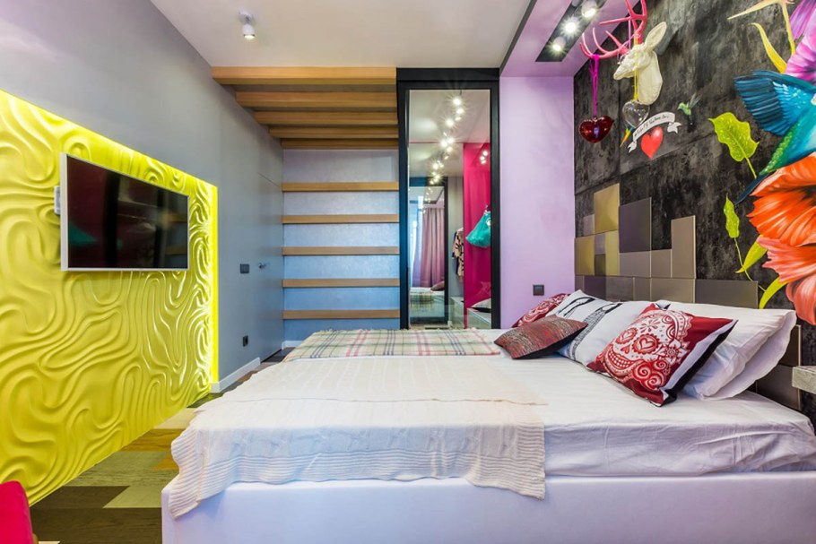 Спальня в ярких тонах