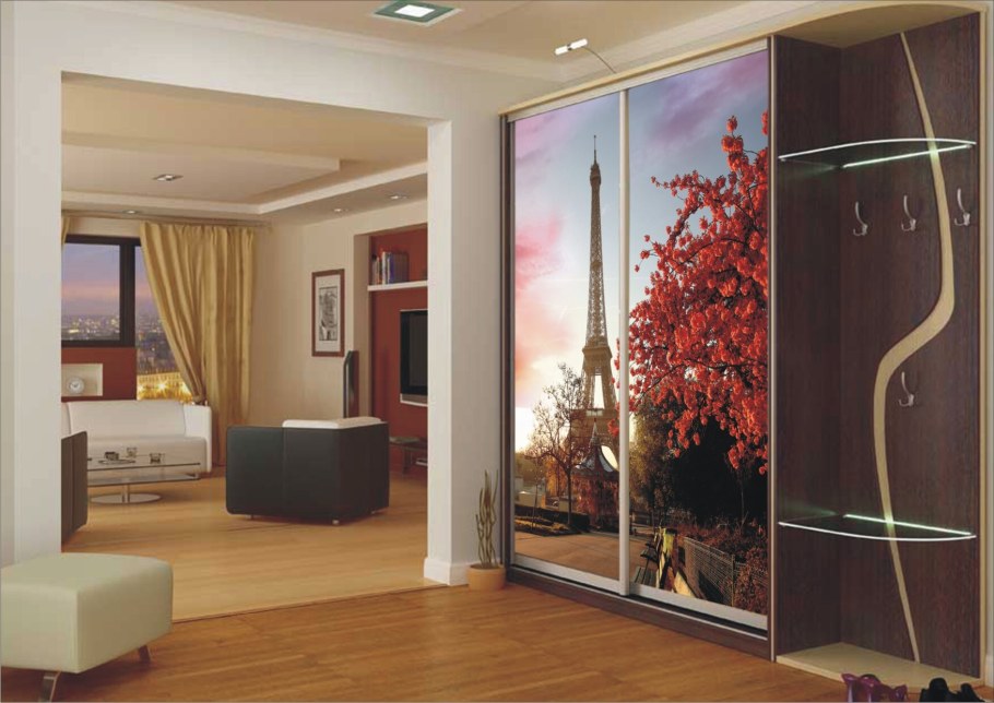 Шкафы-купе в интерьере с фреской