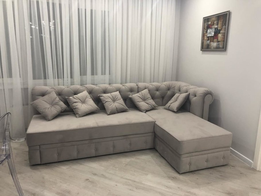 Угловой диван с каретной стяжкой