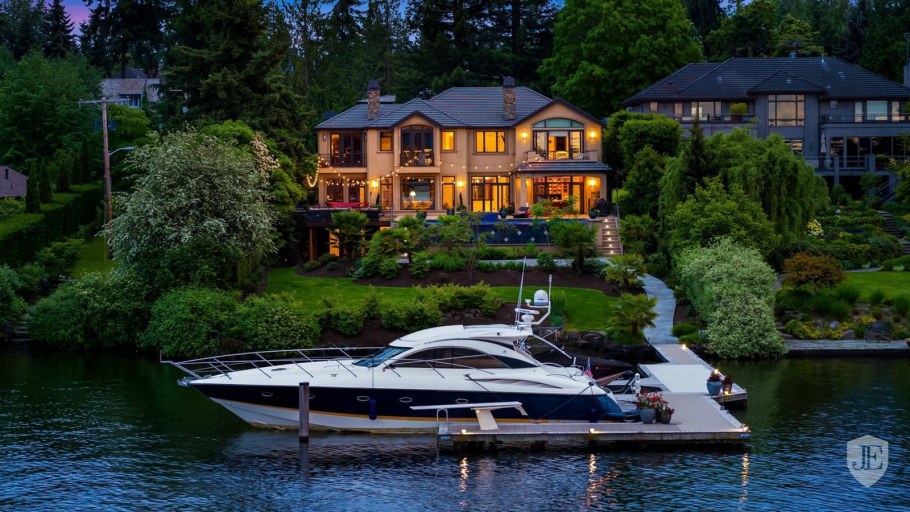 Дом у озера Солнечногорский район