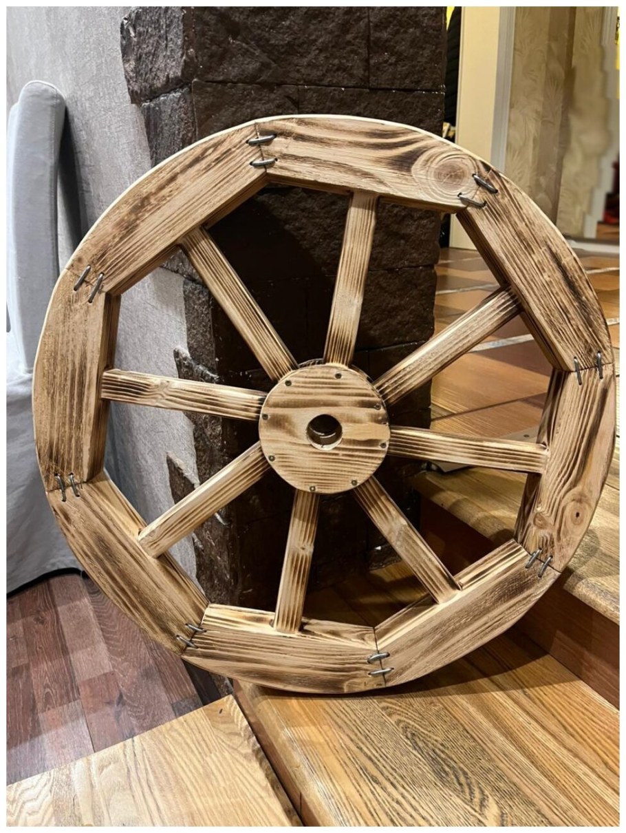 Колесо телеги деревянное