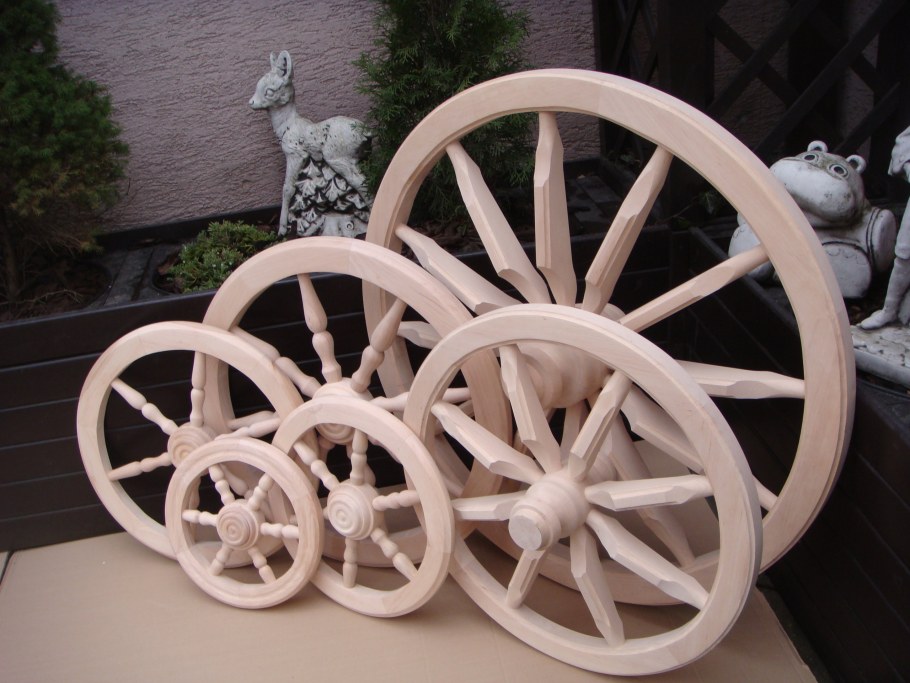 Декоративное колесо от телеги