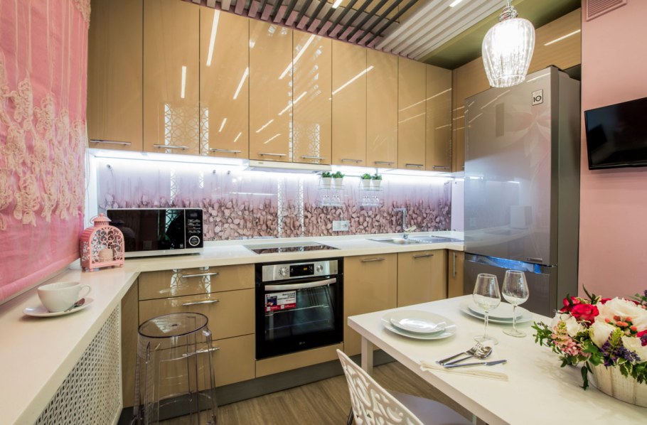 Фартук для кухни из стекла