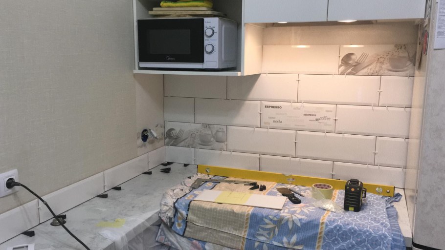 Укладка плитки на кухне