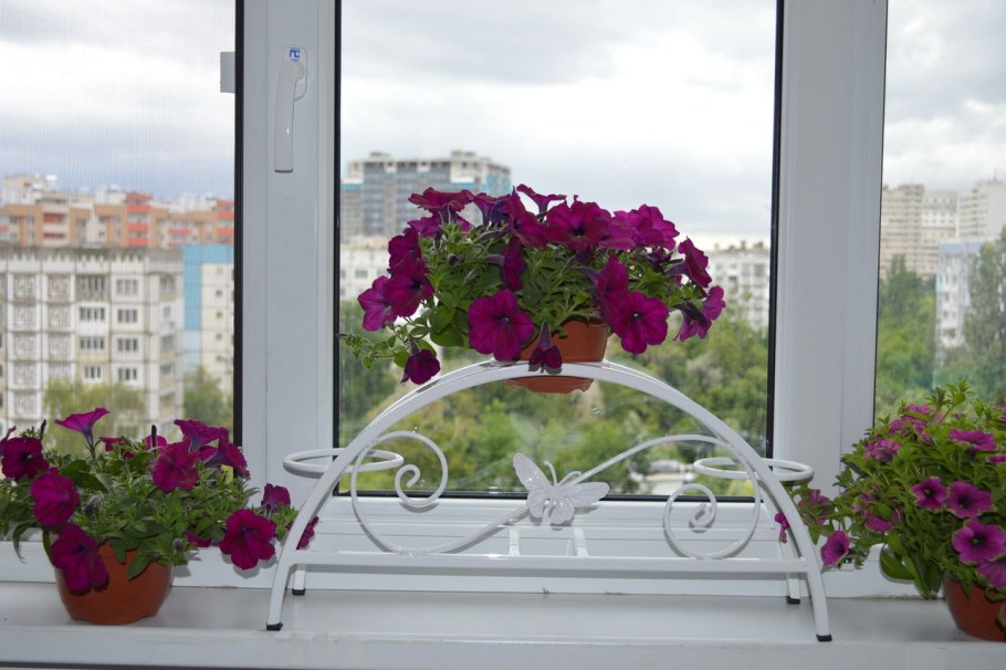 Подставка для цветов на окно