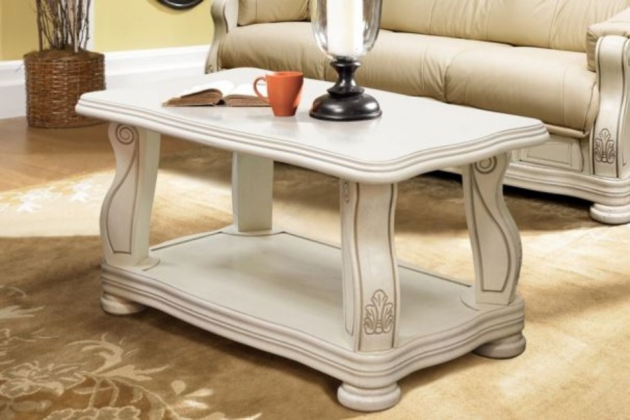 Стол и стулья для гостиной