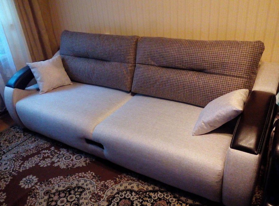 Старый пружинный диван