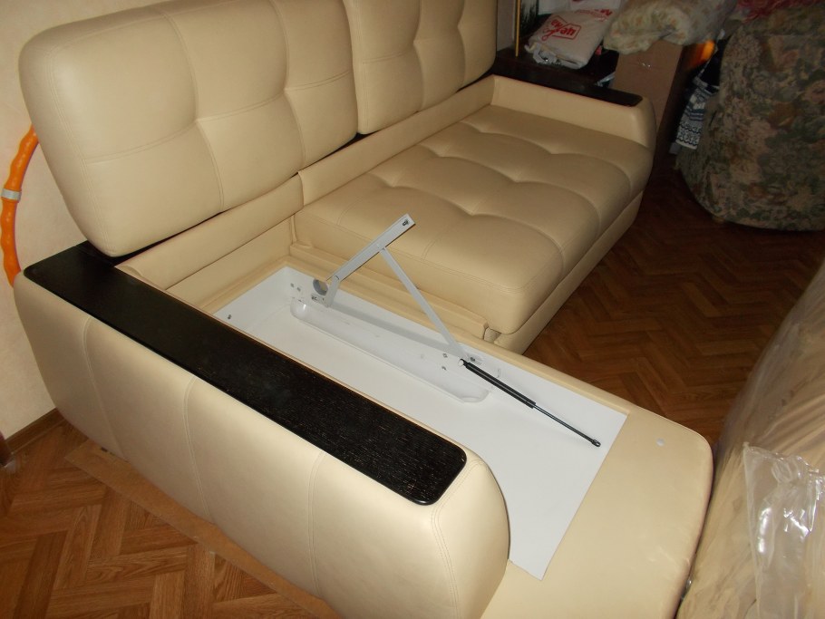 Обтянуть диван тканью