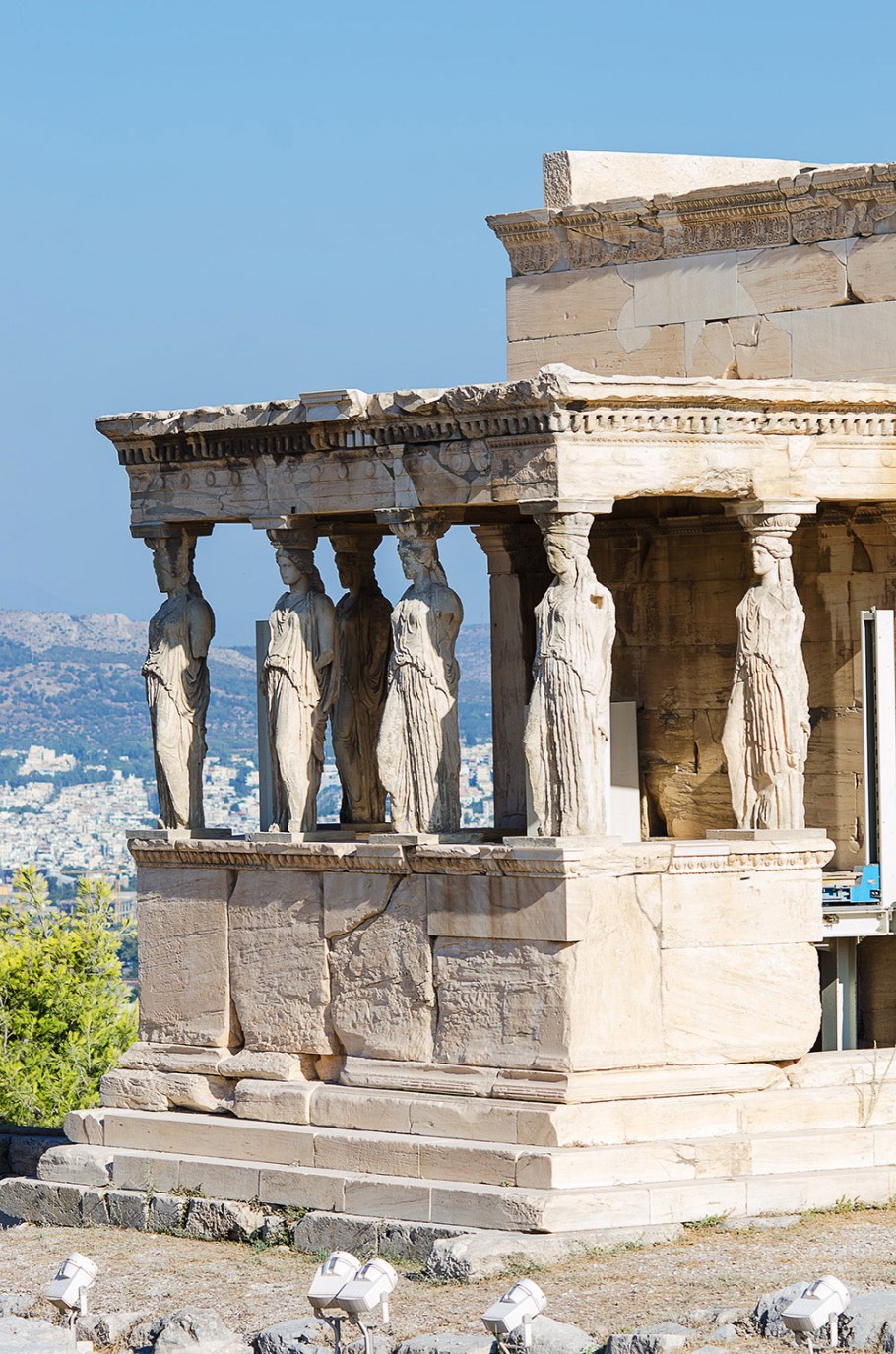 Портик кариатид Лувр