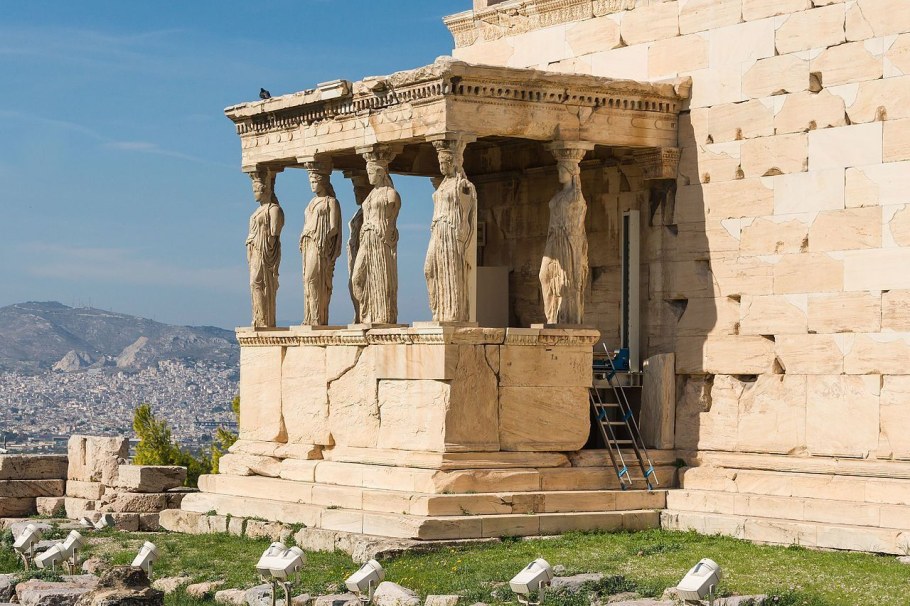 Кариатиды в древней Греции