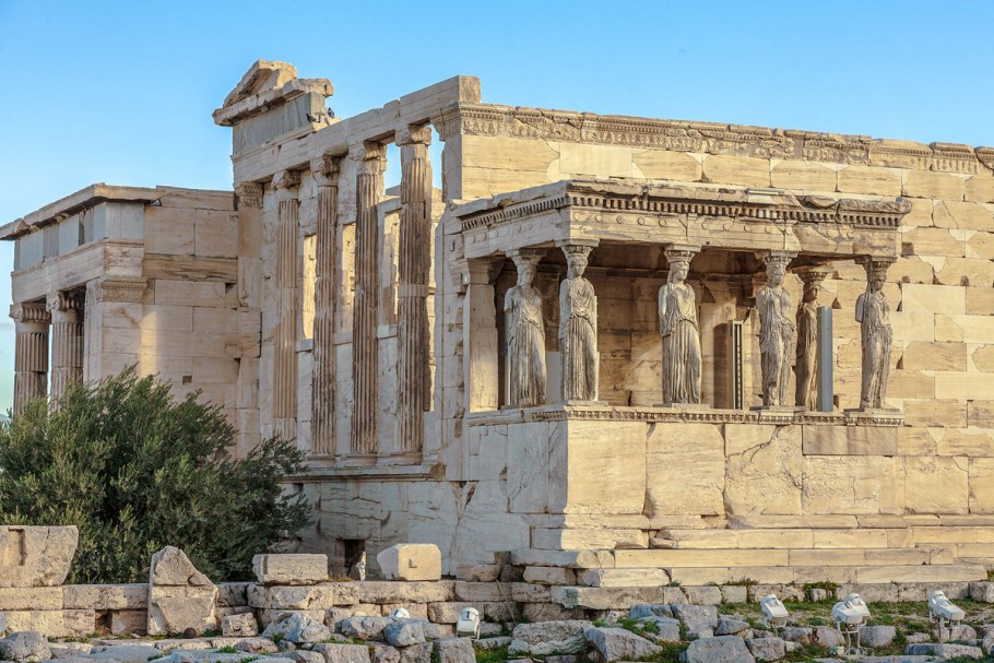 Эрехтейон в афинском Акрополе