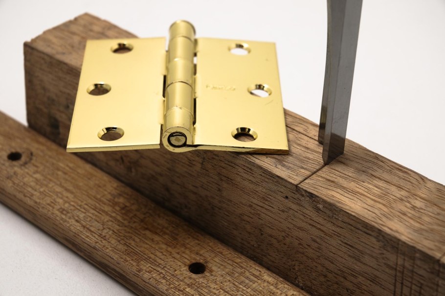 Зацеп мебельный крокодил