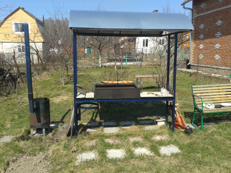 Зона барбекю на даче