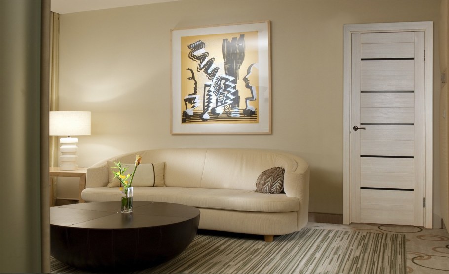 Двери в стиле Хай тек в интерьере