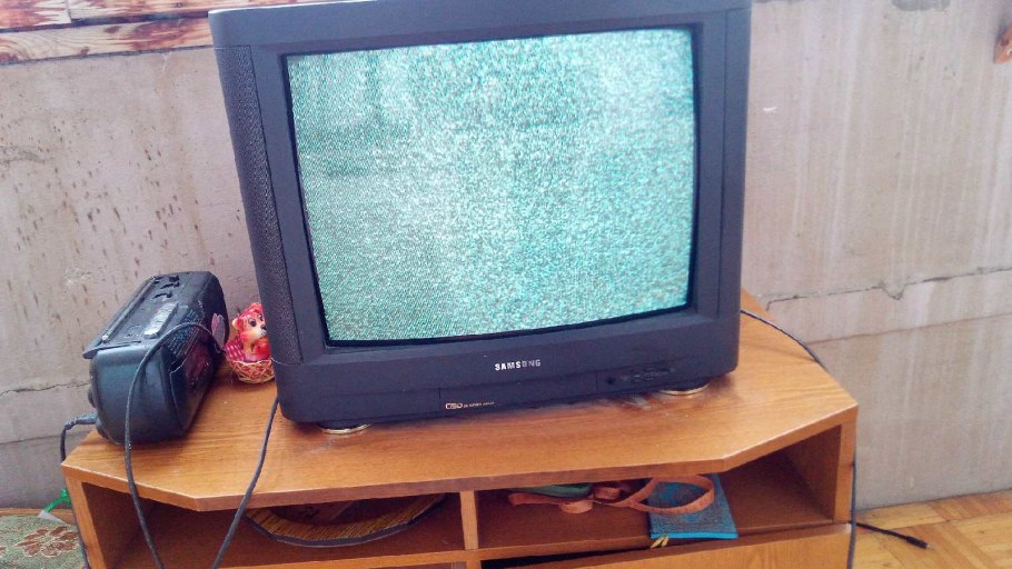 Современная оклейка обоями