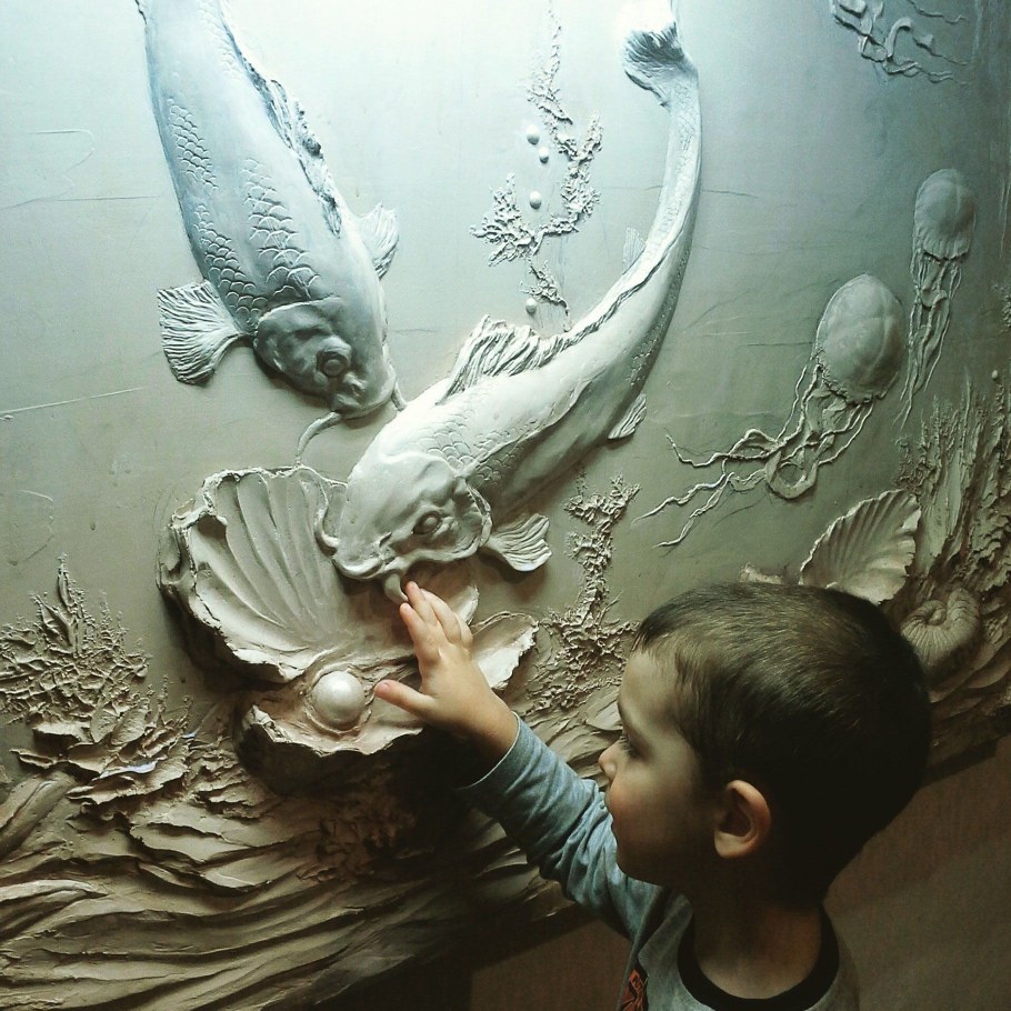 Студия барельеф художник Александр Плющев