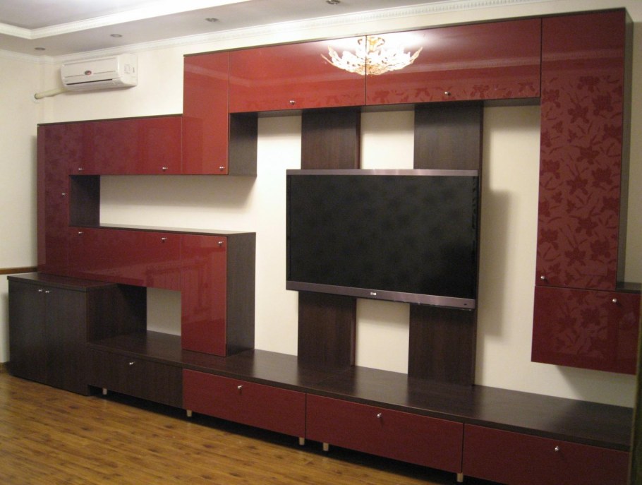 Шкаф с телевизором в спальню