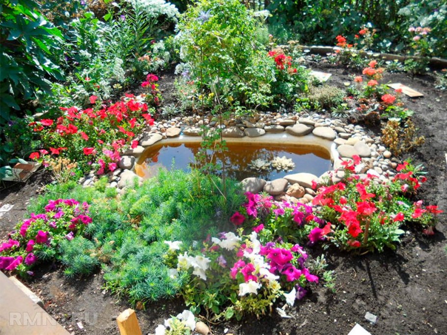 Прудик из старого бассейна