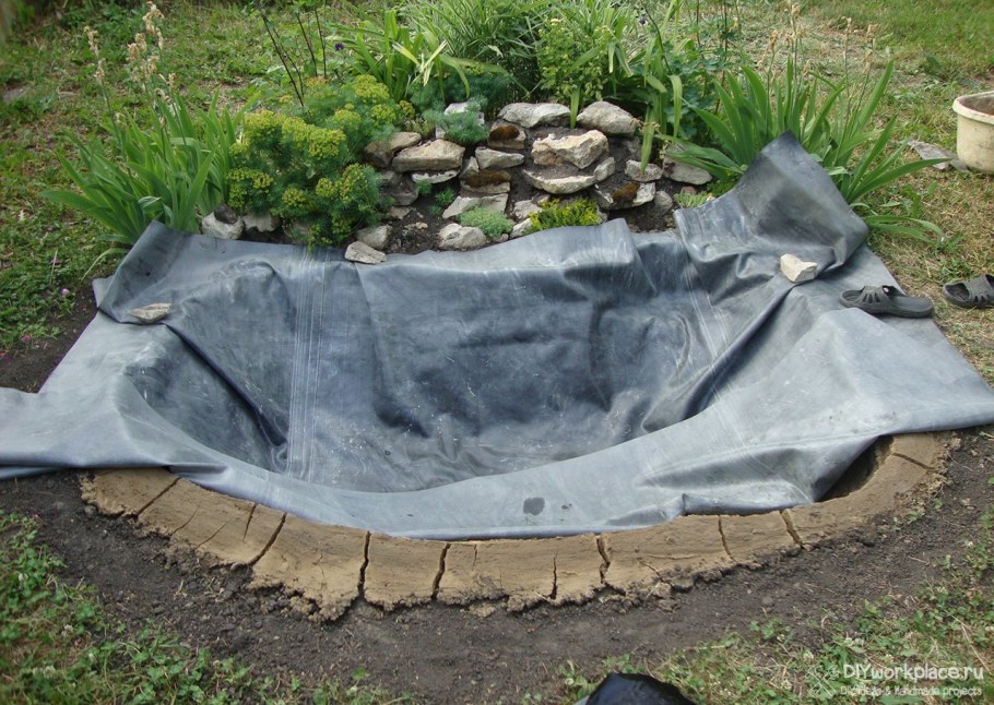 Декоративный пруд из ванны