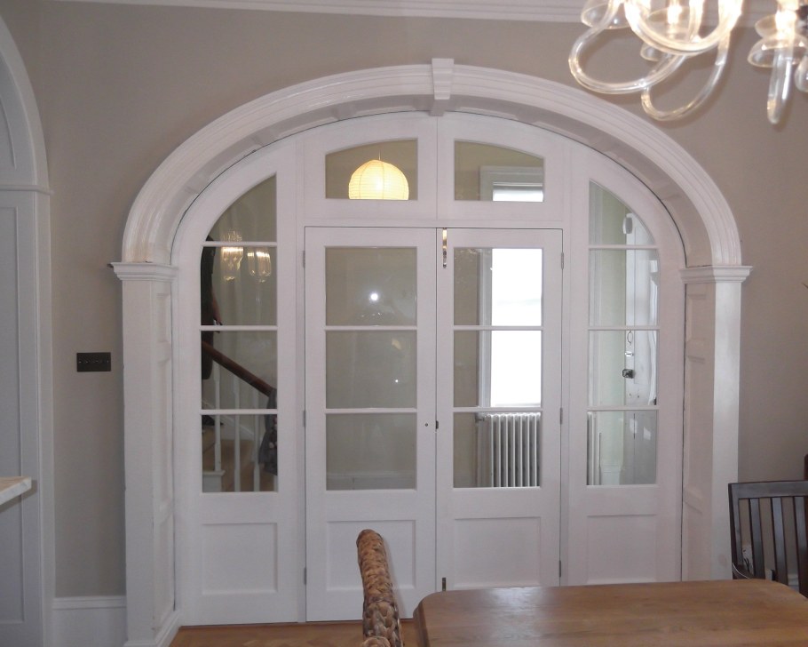 Арочная французская дверь