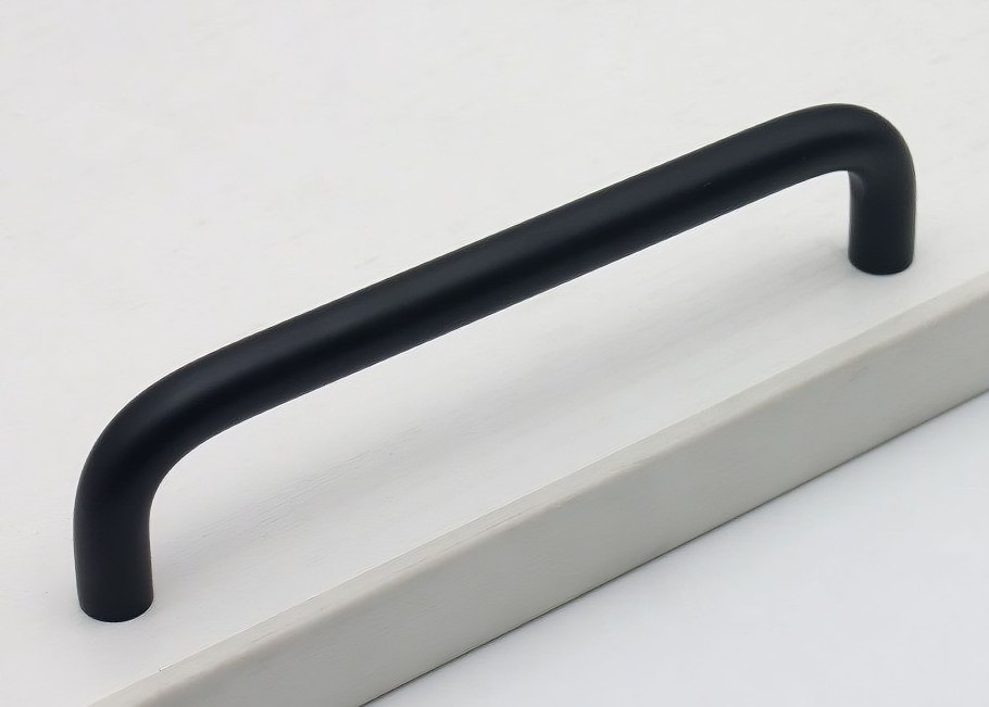 Шкаф с длинными ручками