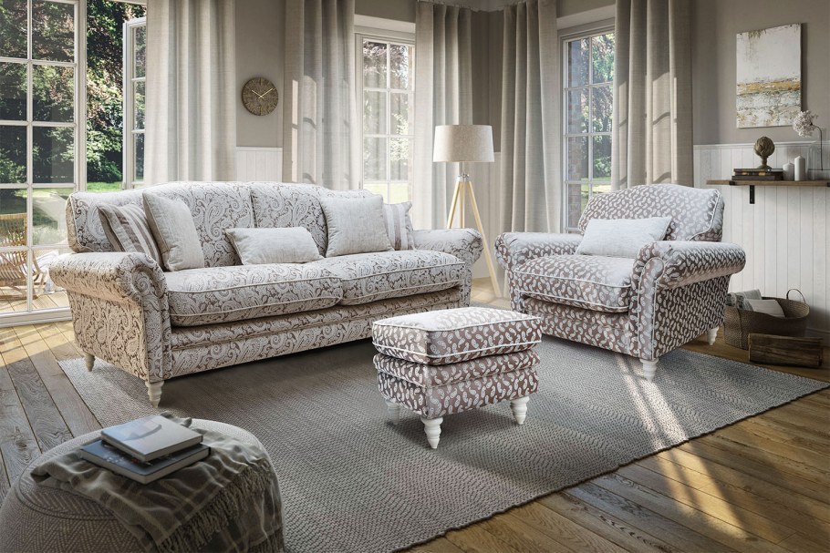 Диван Пинскдрев латина Роял