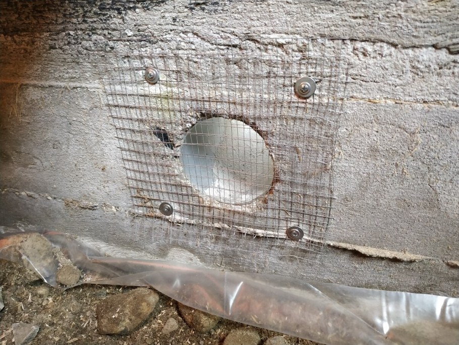 Решетки на цокольные продухи