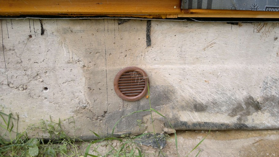 Продухи в цоколе 50 мм диаметр отверстия