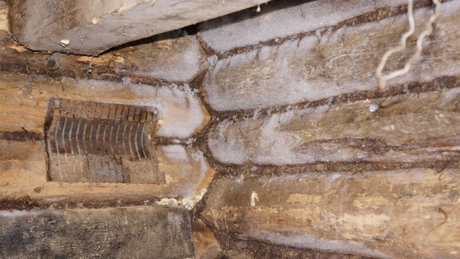 Продухи в кирпичном цоколе