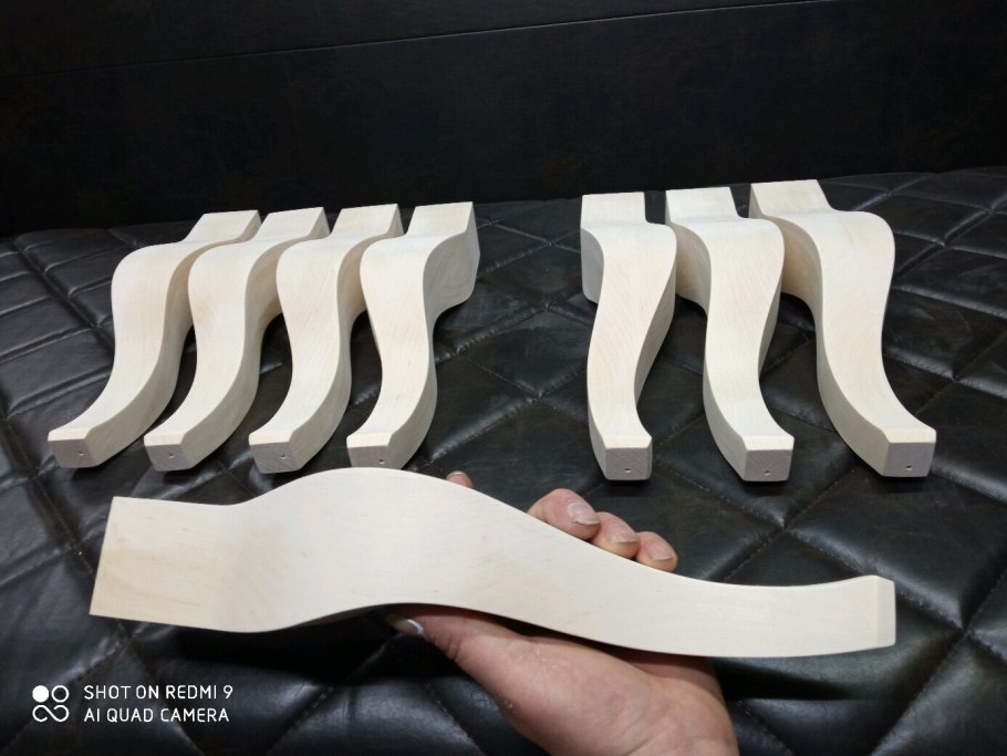 Стол с ножками кабриоль деревянный