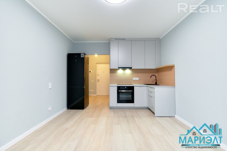 Веселая семья в квартире