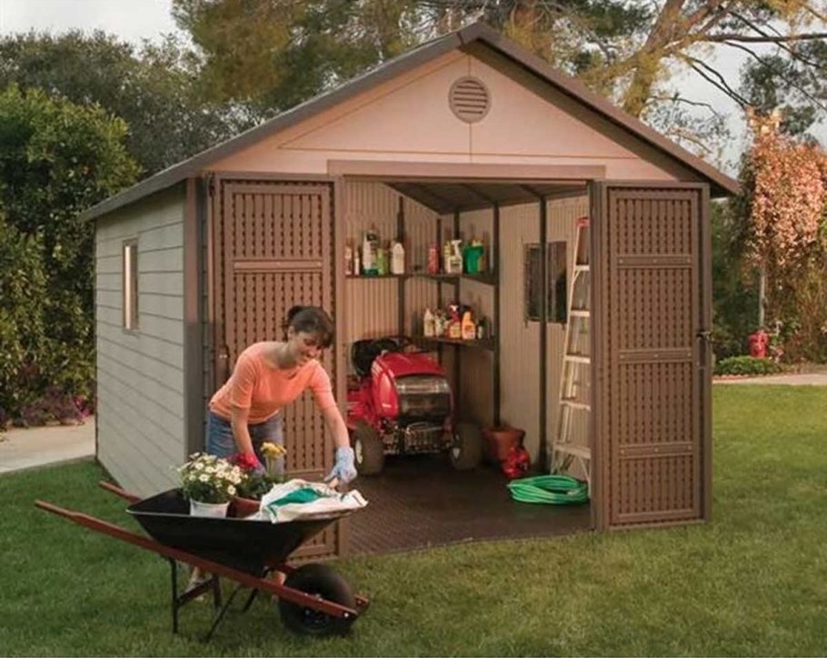 Сарай для дачи внутри