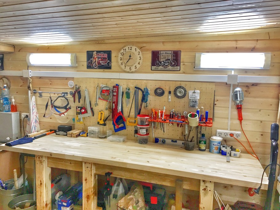 Обустройство мастерской на даче