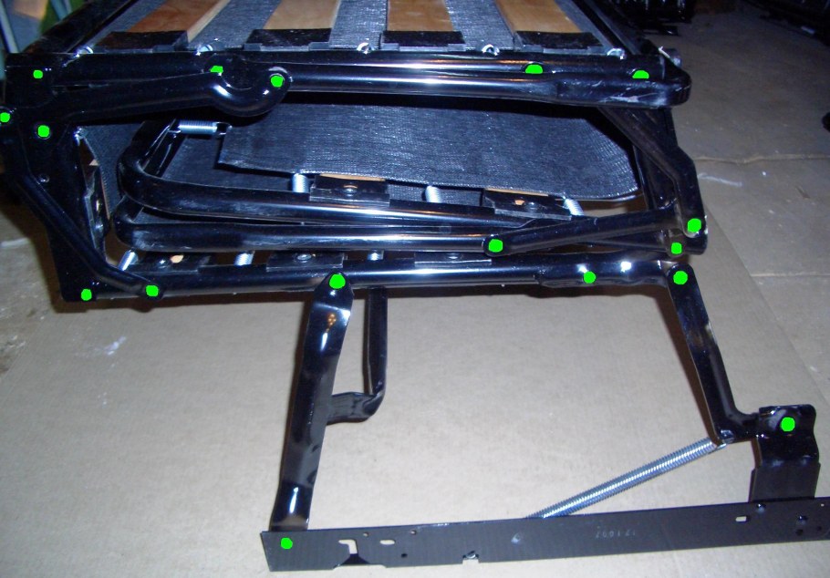 Раскладушка скрипит