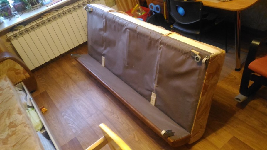 Скрипит диван с деревянным каркасом