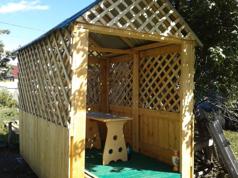 Беседка с местом для костра