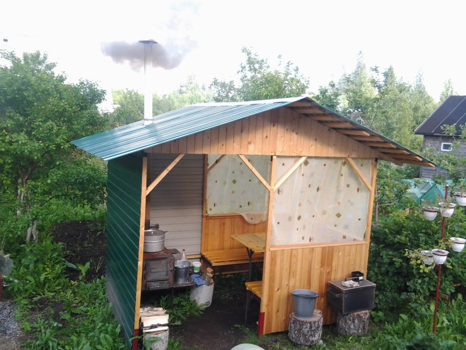 Беседка в огороде