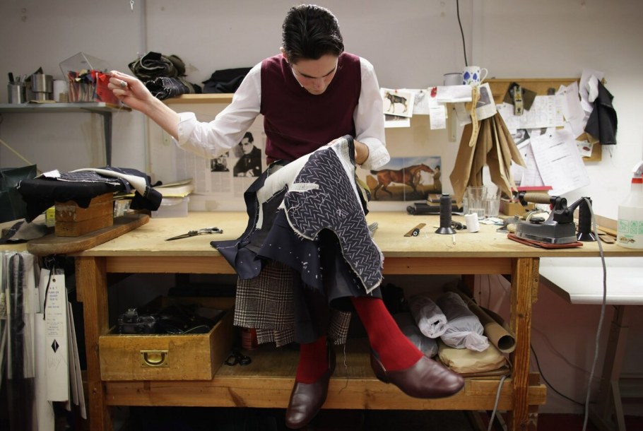 Швея в ателье