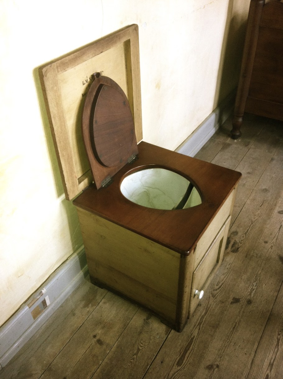 Тумба для дачного туалета