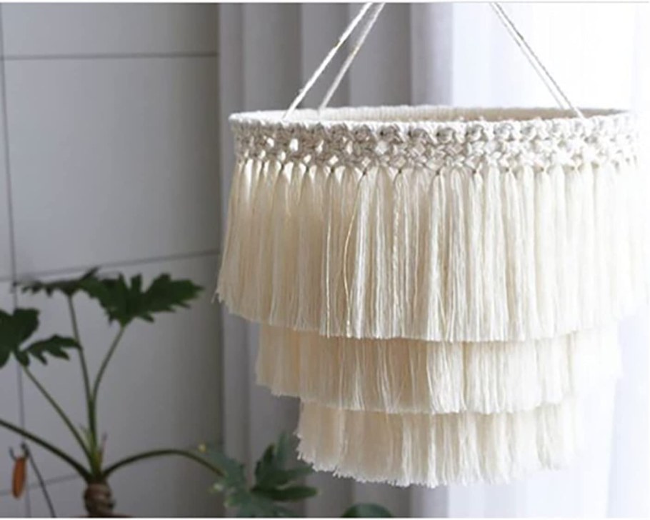 Люстра с деревянными бусинами