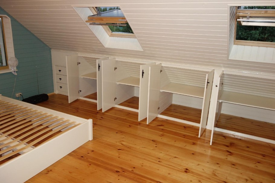 Мебель для мансарды