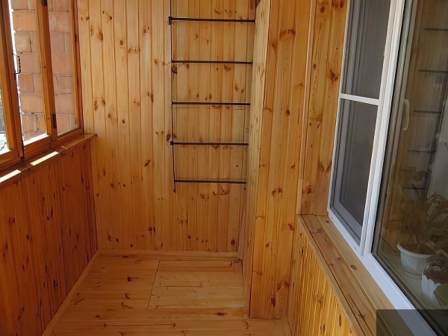 Потолок обшитый вагонкой