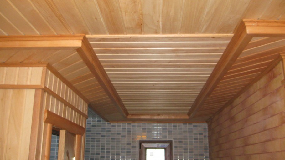 Потолок из вагонки