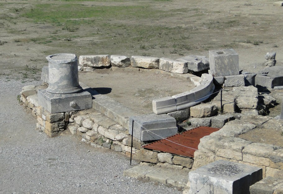 ЭКСЕДРА В храме