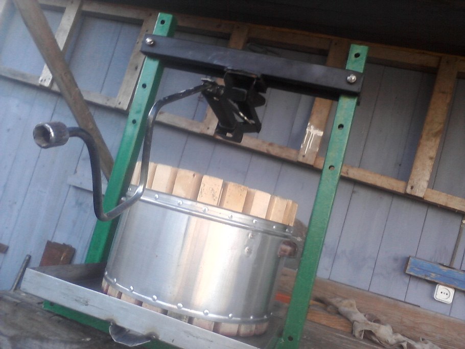 Деревянный пресс для яблок