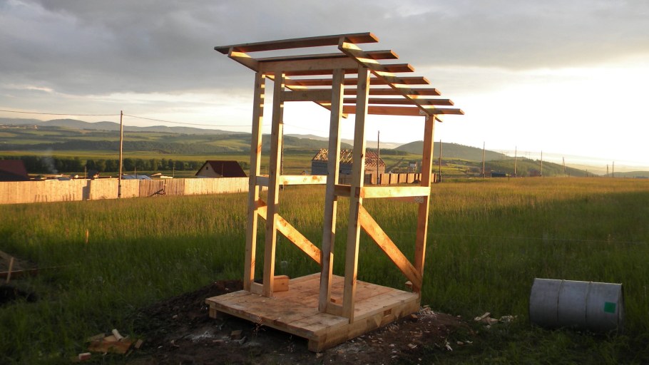 Каркас дачного туалета