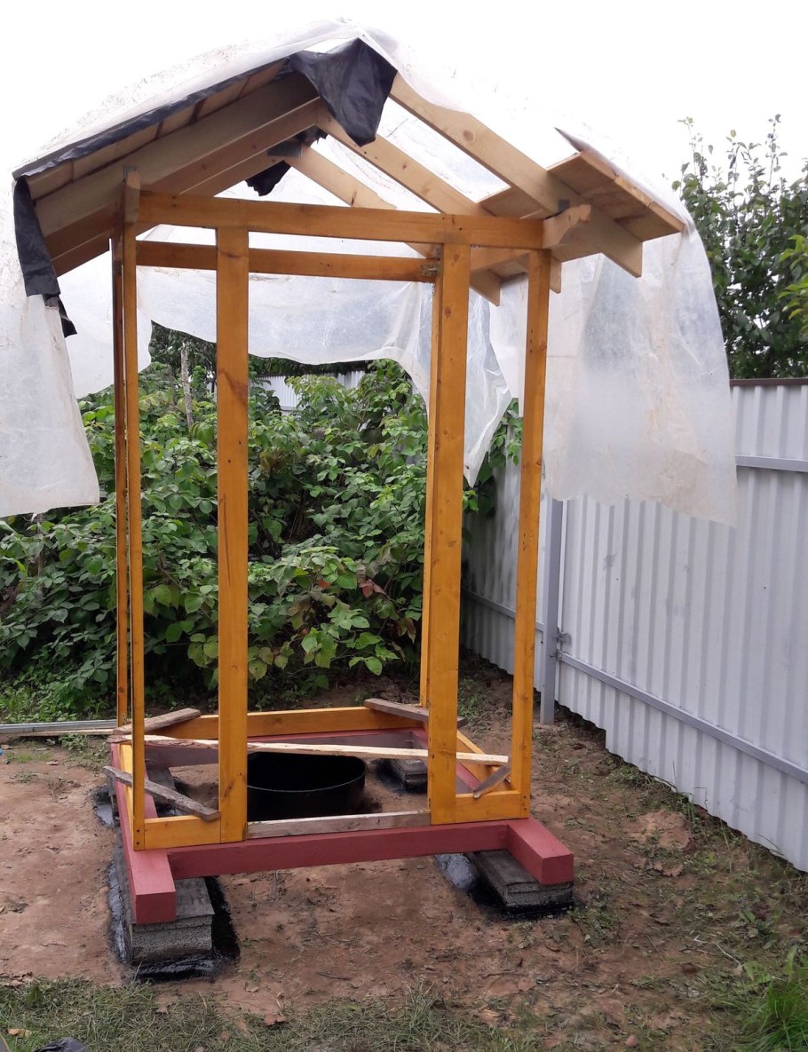 Каркас деревянного туалета